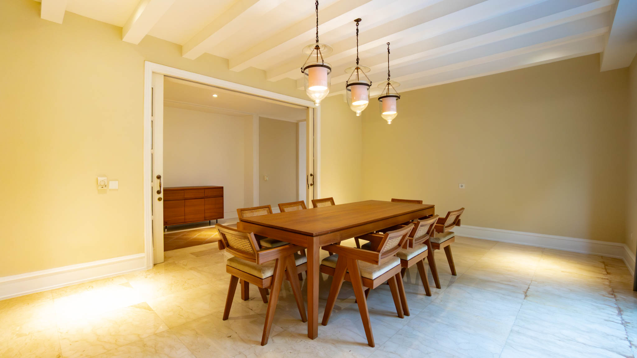 KMG129-54 Large-Scale 5BR House at Kemang