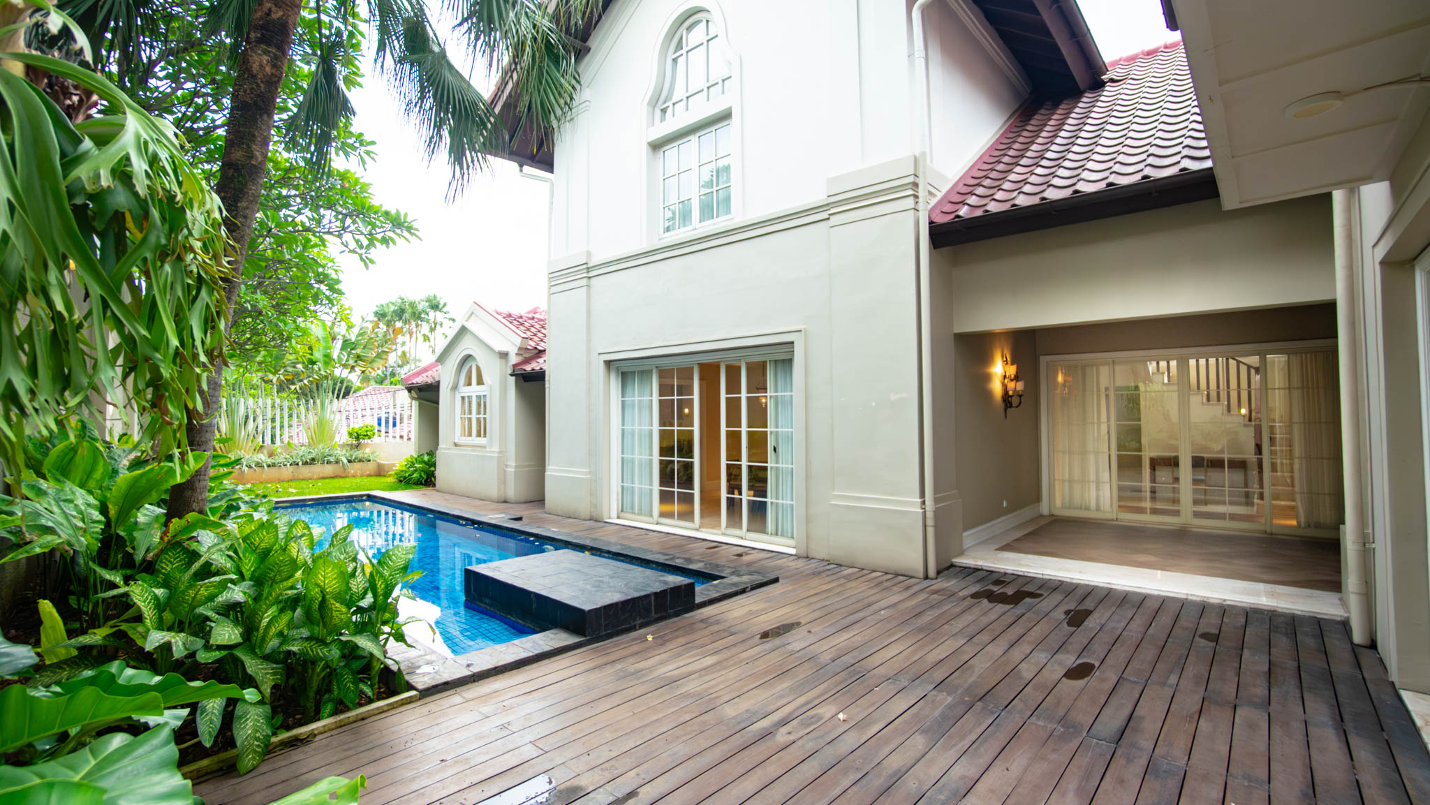 KMG129-56 Large-Scale 5BR House at Kemang
