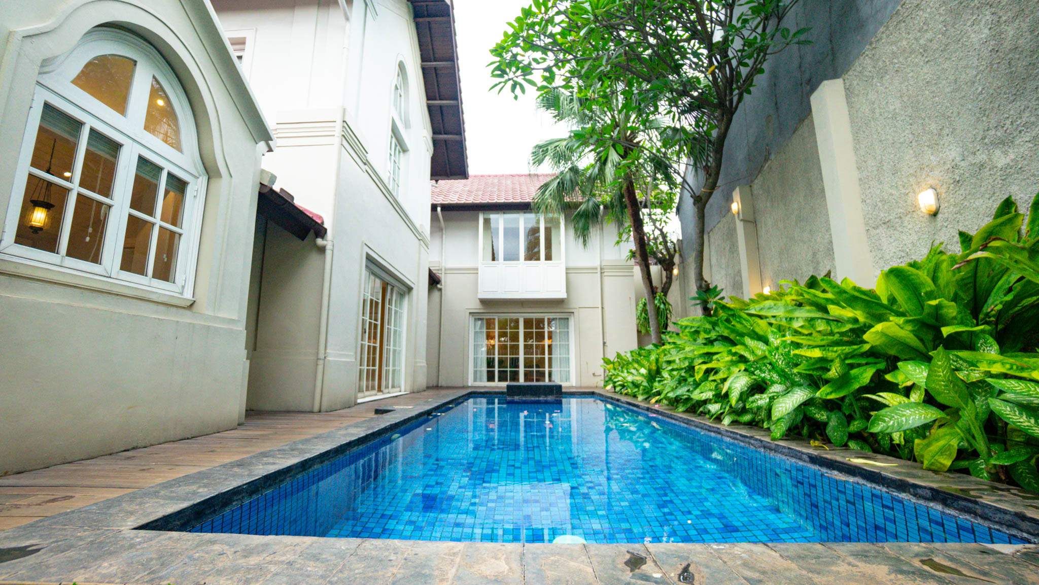 KMG129-58 Large-Scale 5BR House at Kemang