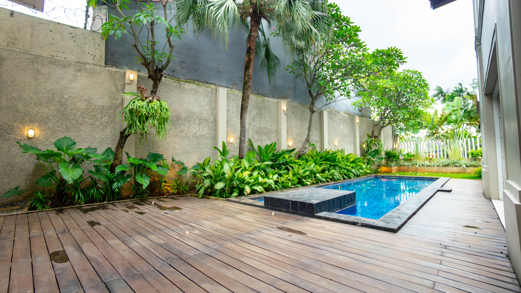 KMG129-61 Large-Scale 5BR House at Kemang