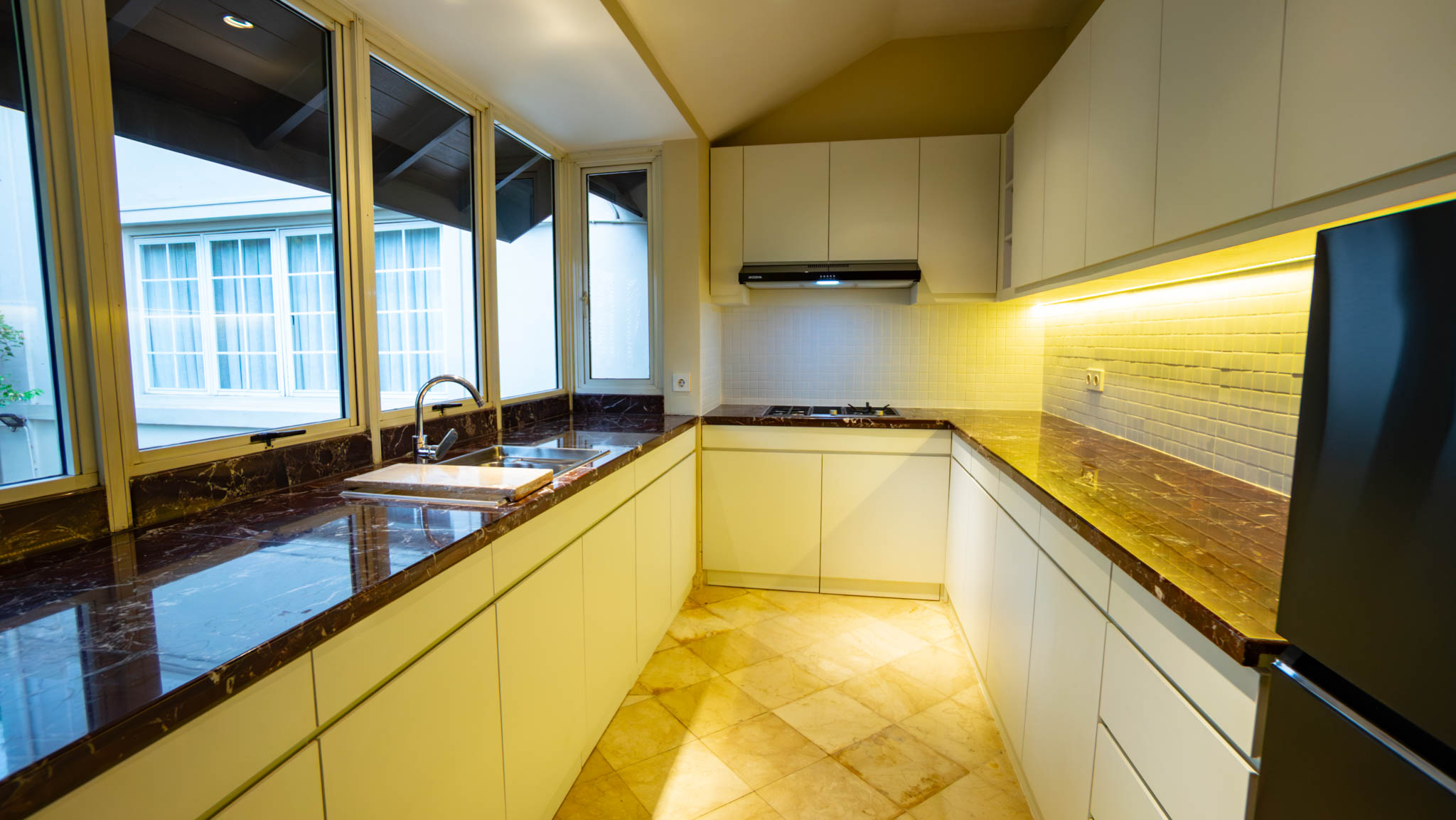 KMG129-62 Large-Scale 5BR House at Kemang