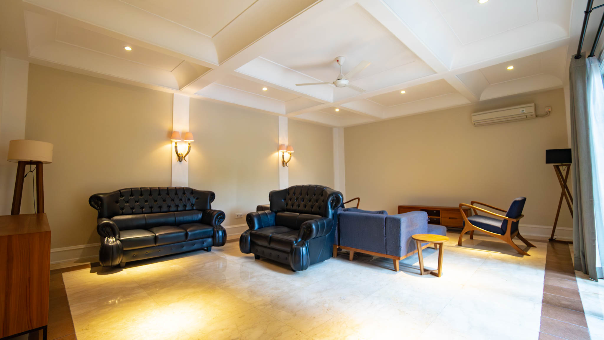 KMG129-73 Large-Scale 5BR House at Kemang