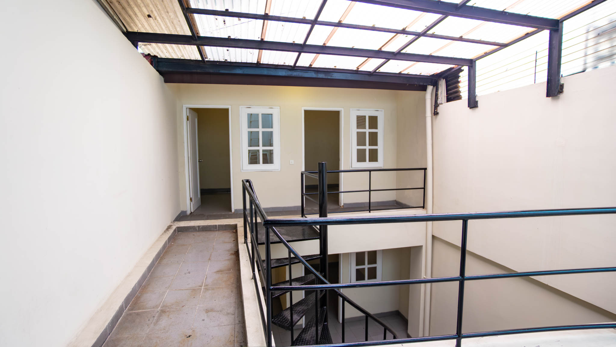 KMG129-74 Large-Scale 5BR House at Kemang