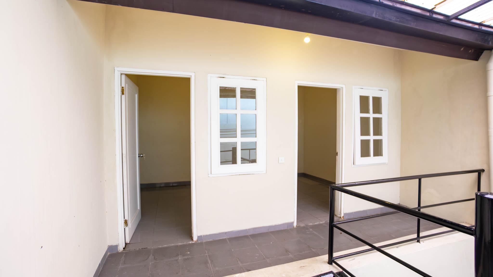KMG129-75 Large-Scale 5BR House at Kemang