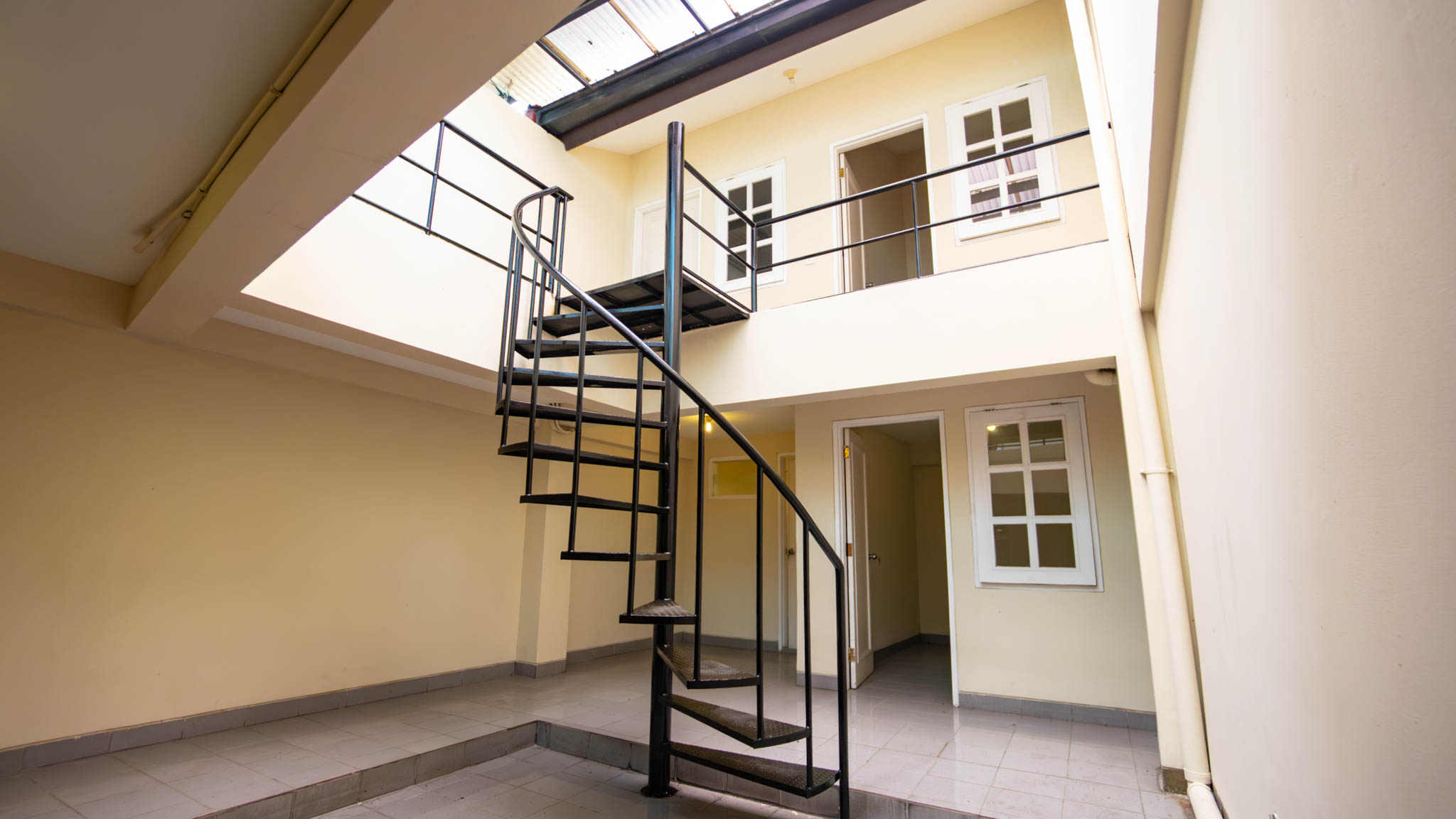 KMG129-76 Large-Scale 5BR House at Kemang