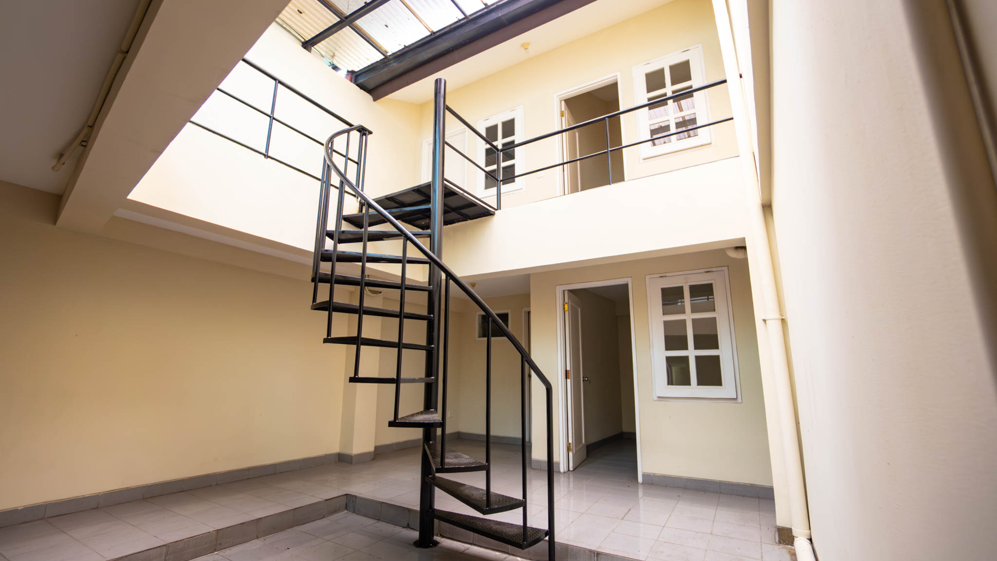 KMG129-78 Large-Scale 5BR House at Kemang
