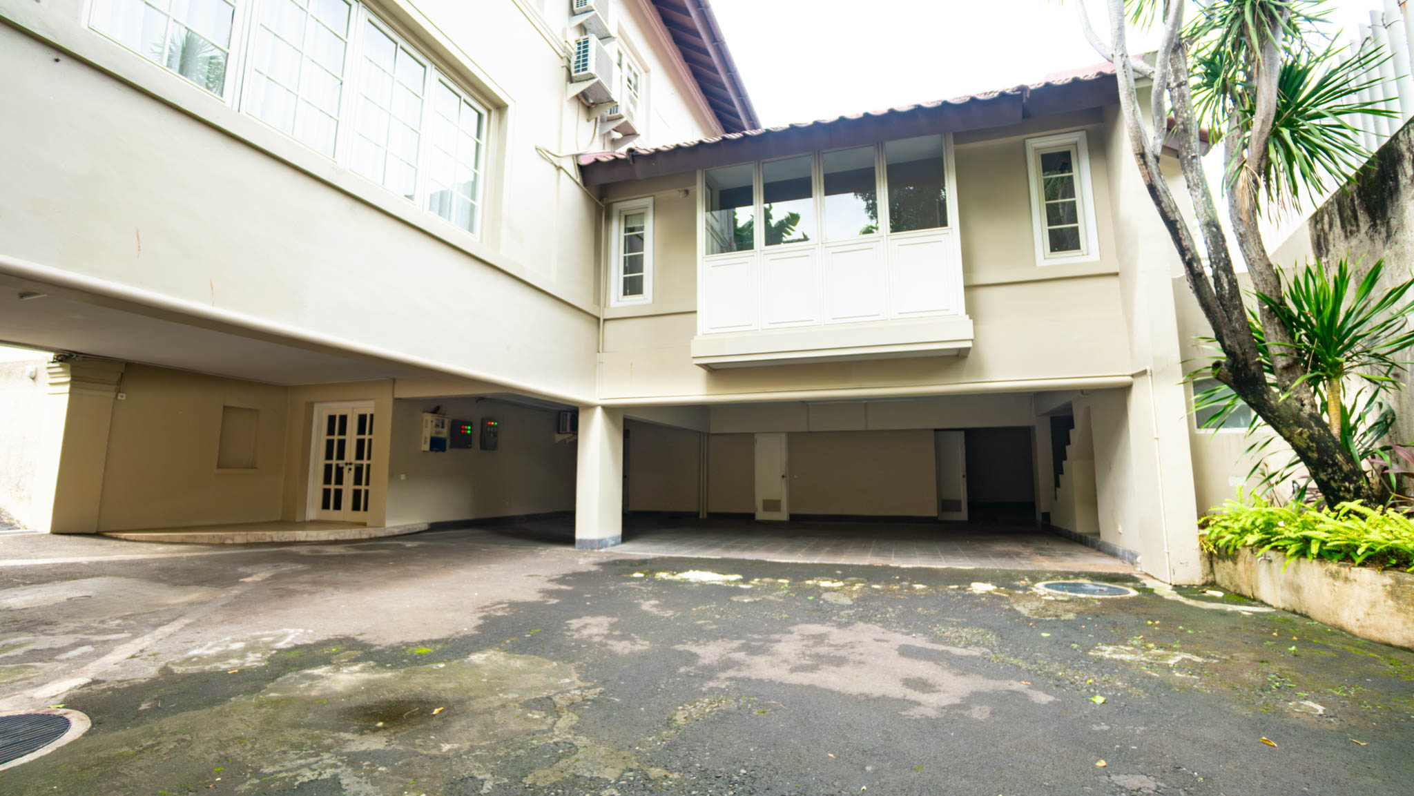 KMG129-82 Large-Scale 5BR House at Kemang