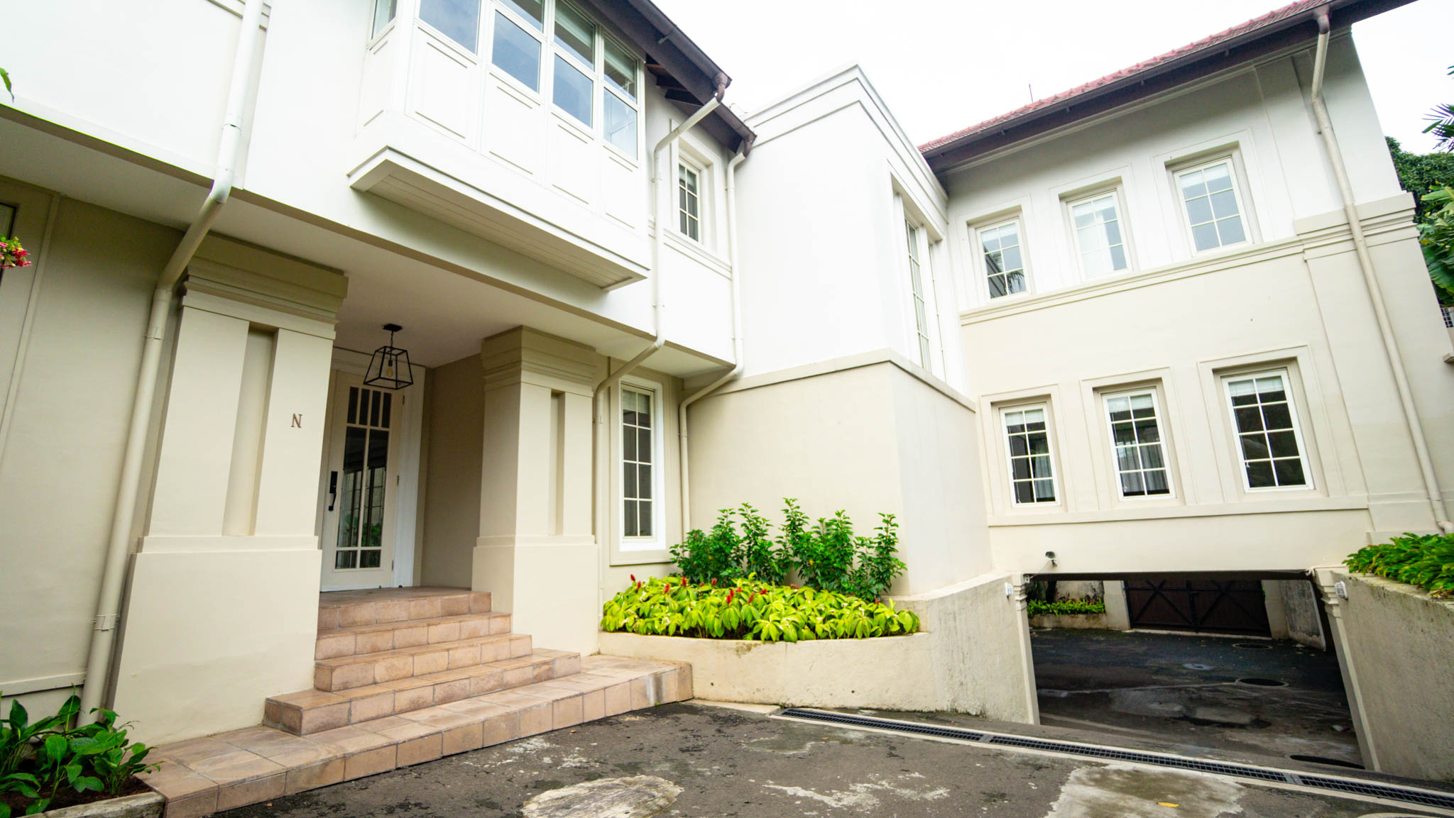 KMG129-85 Large-Scale 5BR House at Kemang