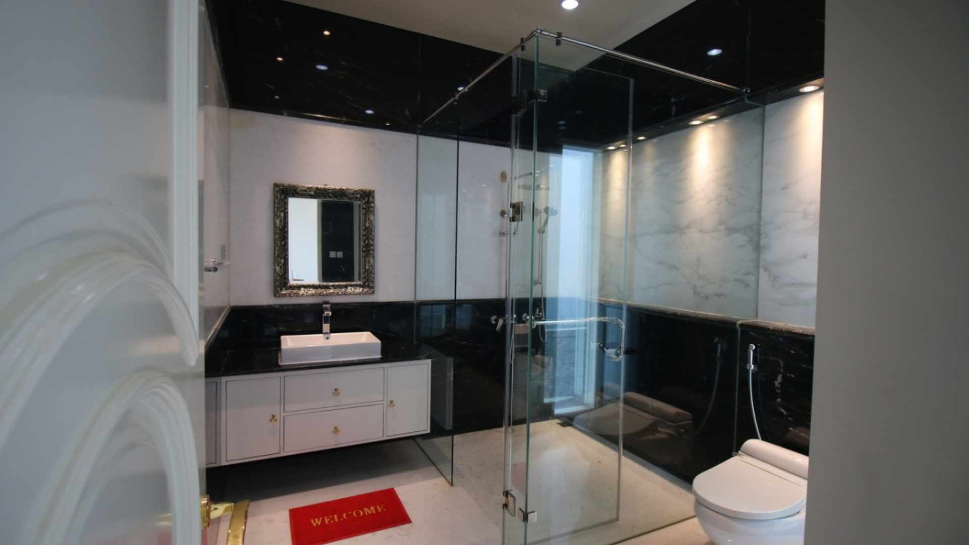 Estate-Scale 5BR Residence at Kuningan