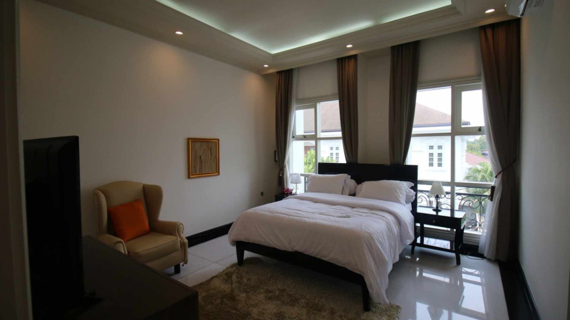 Estate-Scale 5BR Residence at Kuningan