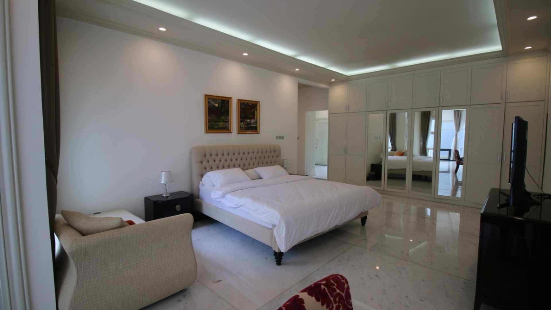 Estate-Scale 5BR Residence at Kuningan