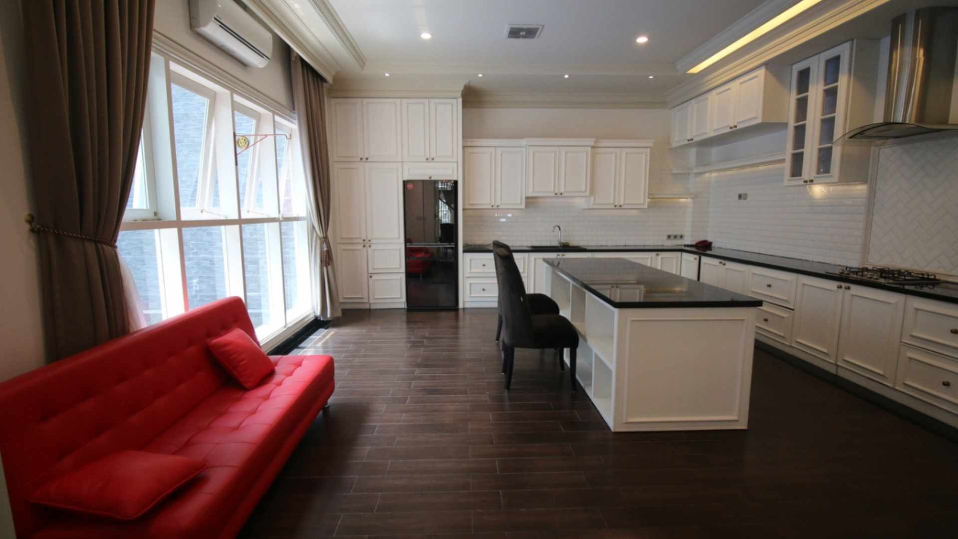 Estate-Scale 5BR Residence at Kuningan
