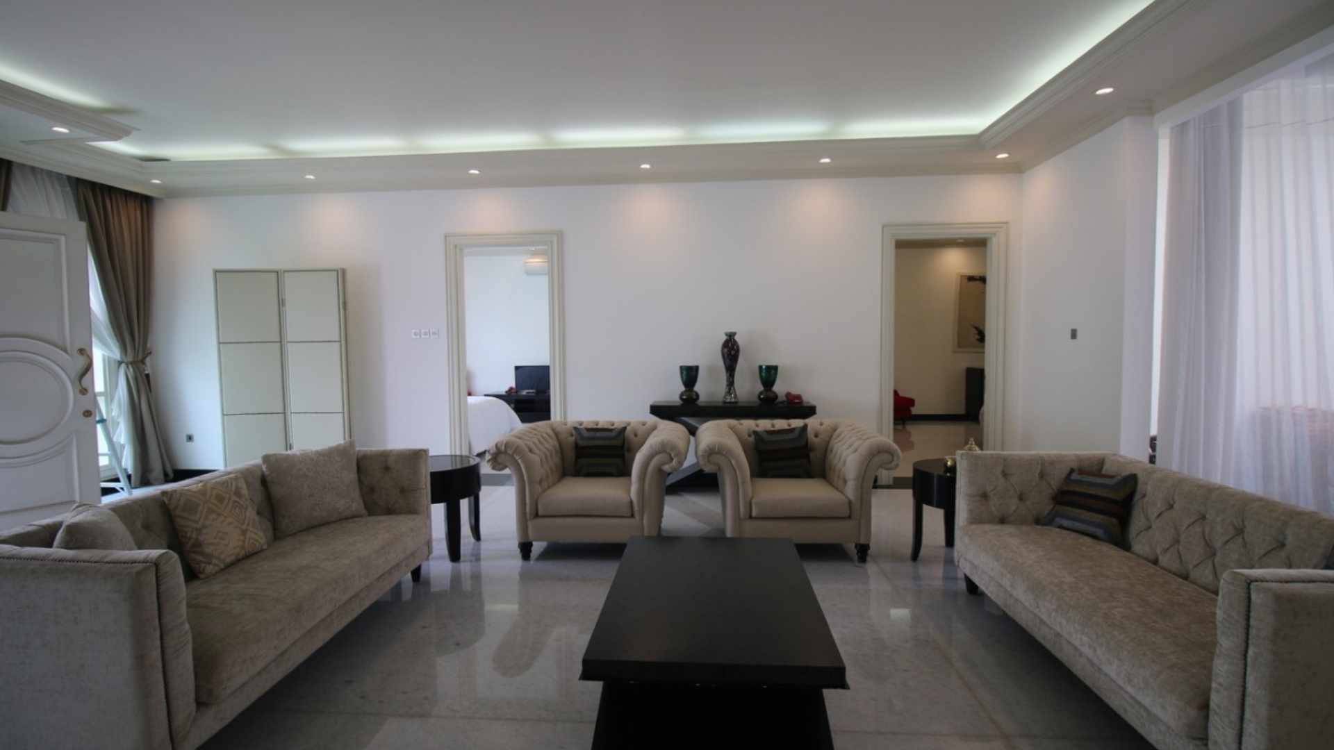 Estate-Scale 5BR Residence at Kuningan
