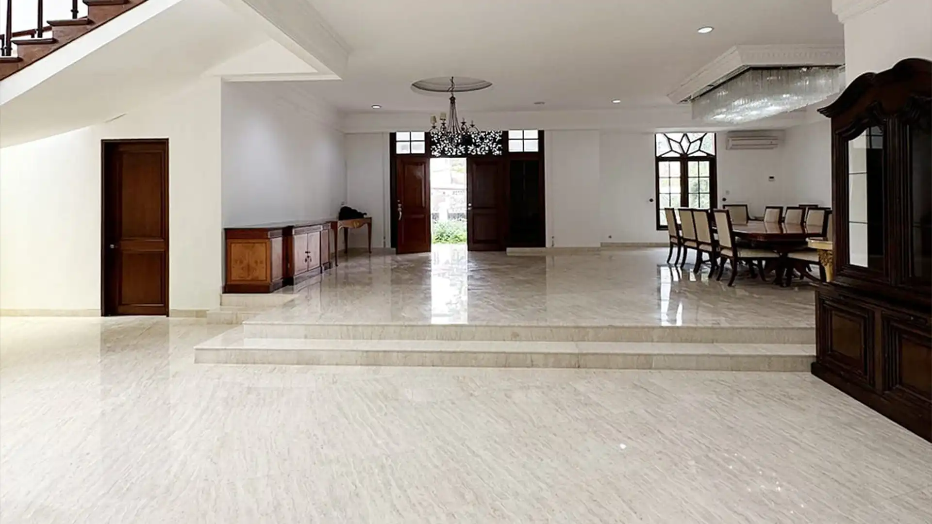 Grand 5BR Estate at Menteng