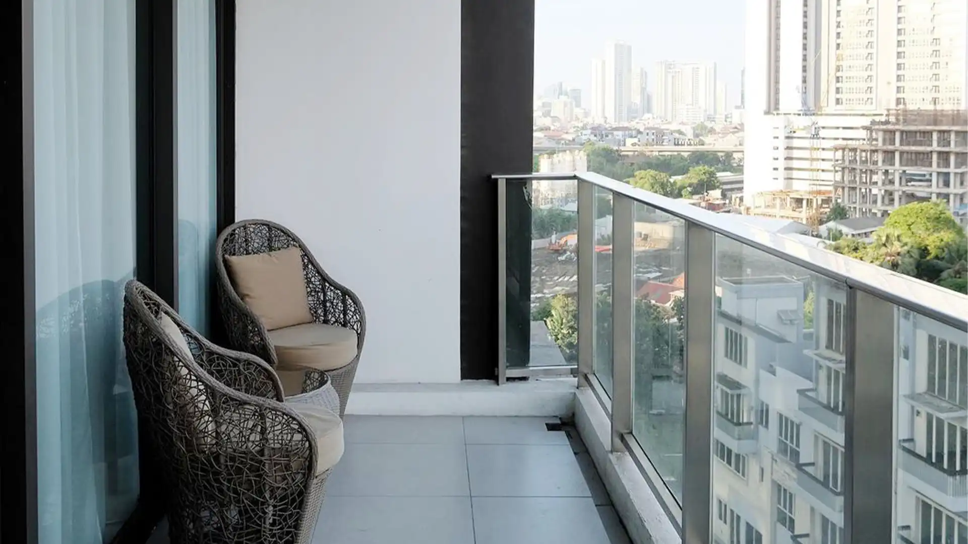 MANGKULUHUR-2BR-Balcony Mangkuluhur Residence – Well-Balanced 2BR Serviced Apartment