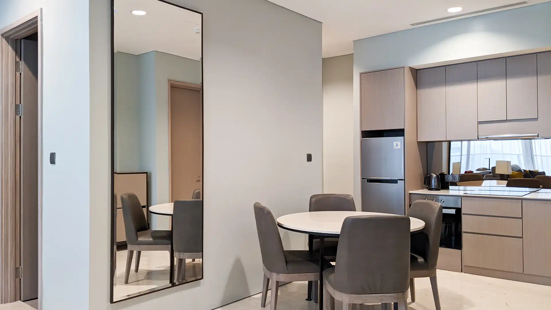 MANGKULUHUR-2BR-Dining & Kitchen Area Mangkuluhur Residence – Well-Balanced 2BR Serviced Apartment