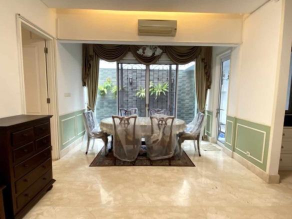 Menteng-4BR-Dining Area