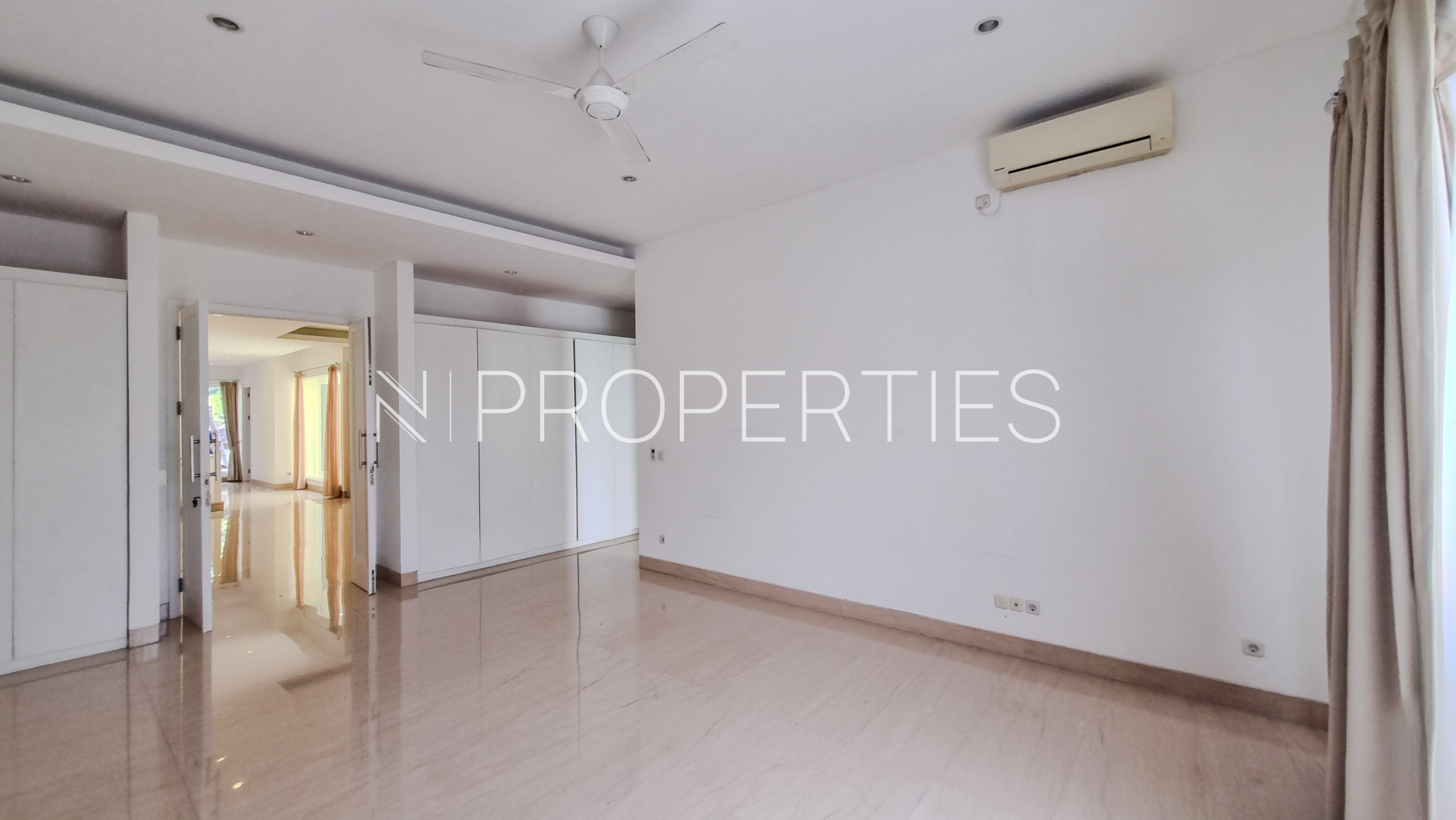 PEJATEN BARAT 2 KAV Y – FOYER Well-Designed 4BR Home at Pejaten
