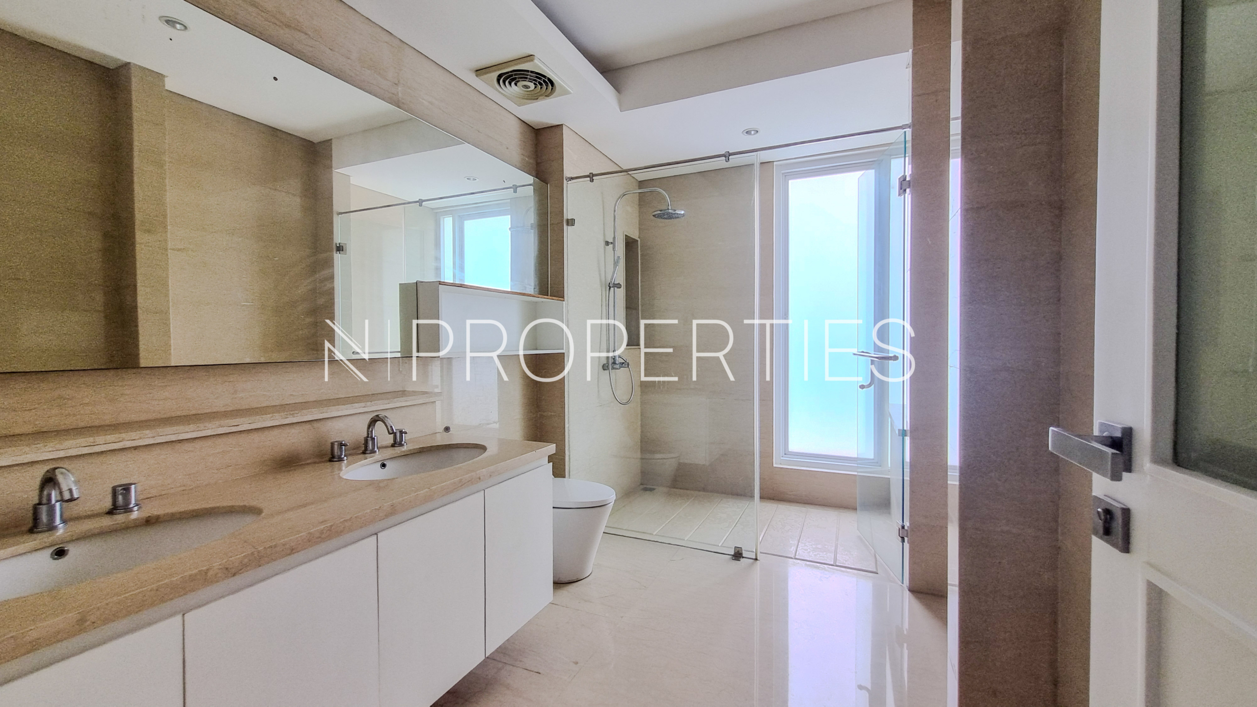 PEJATEN BARAT 2 NO 11 KAV U – BATHROOM Modern 4BR Home at Pejaten