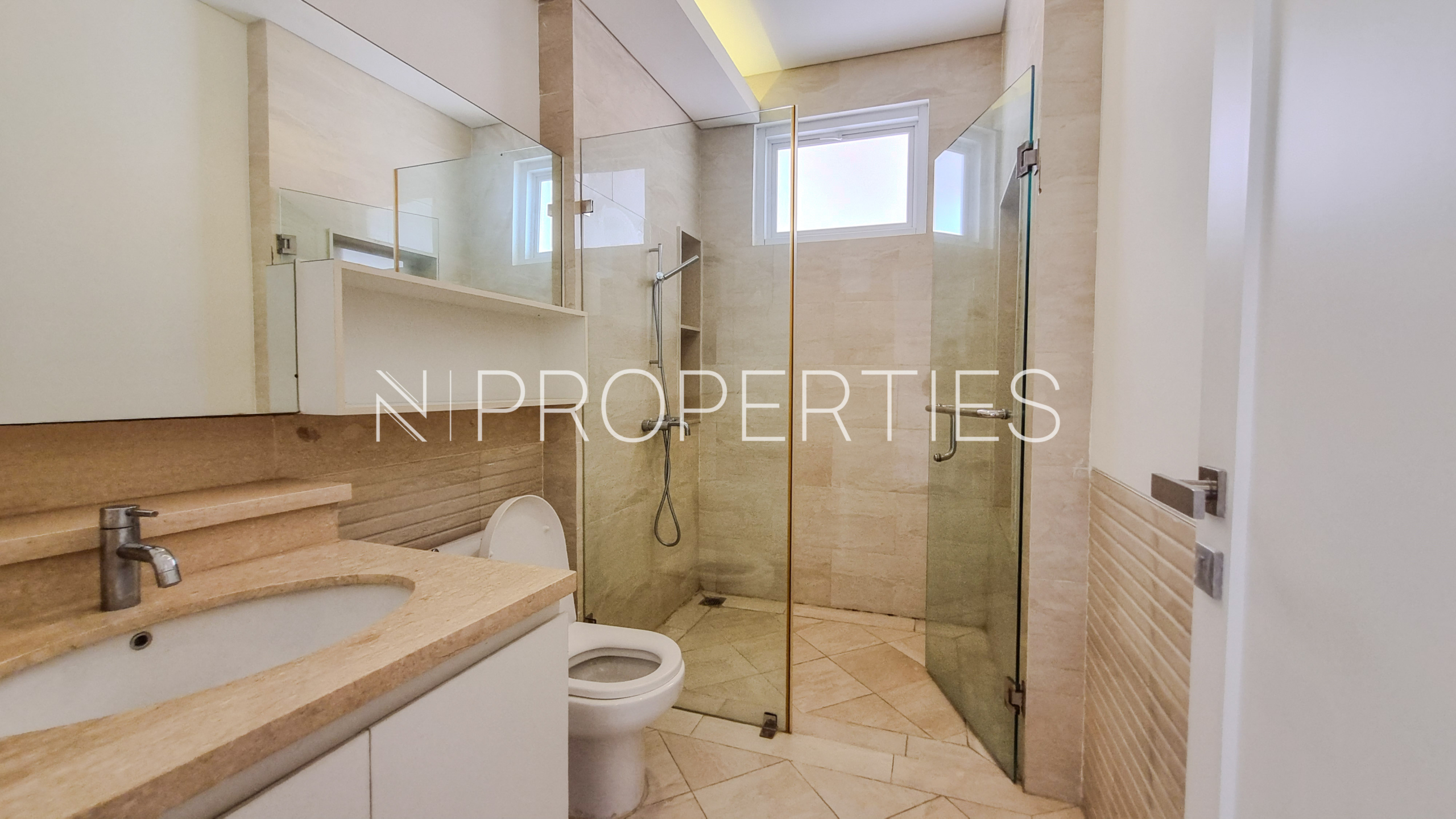 PEJATEN BARAT 2 NO 11 KAV U – BATHROOm 2 Modern 4BR Home at Pejaten