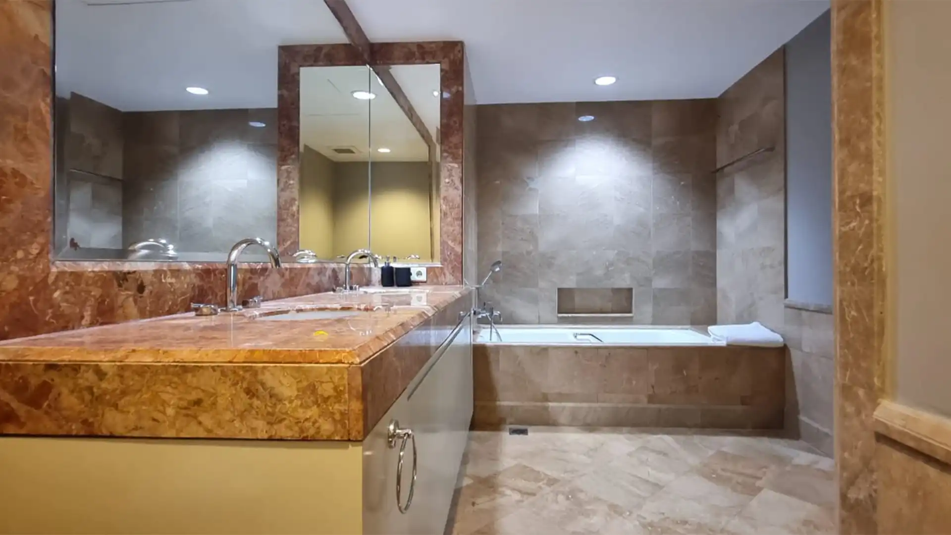 PLAZA RESIDENCE-3BR-BATHROOM 2 Plaza Residence – Comfortable 3BR Apartment
