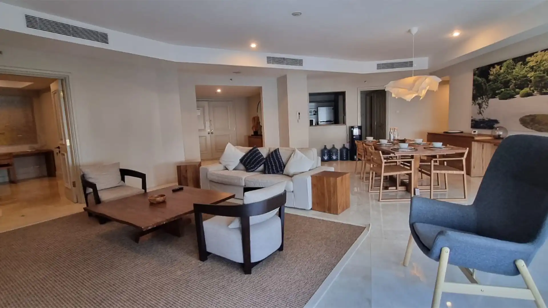 PLAZA RESIDENCE-3BR-LIVING & DINING AREA Plaza Residence – Comfortable 3BR Apartment