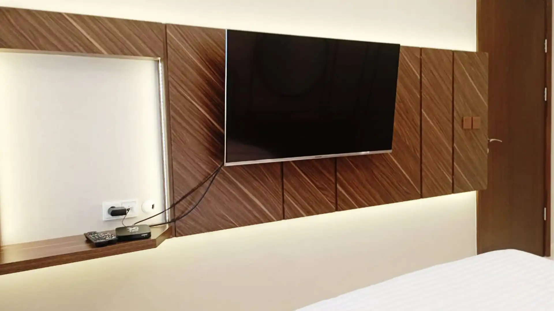 PONDOK INDAH RESIDENCE-2BR-BEDROOM 1 WITH TV & WOOD PANEL Practical 2BR – Pondok Indah Residence