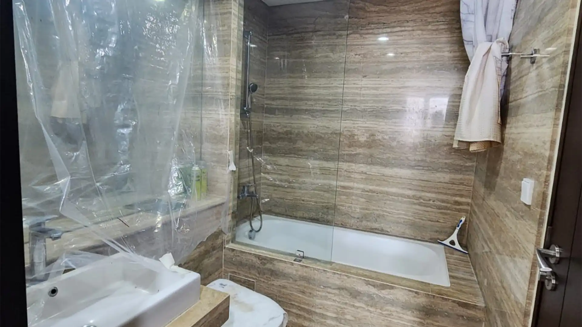 PONDOK RESIDENCE-1BR-BATHROOM Pondok Indah Residence – Efficient 1BR