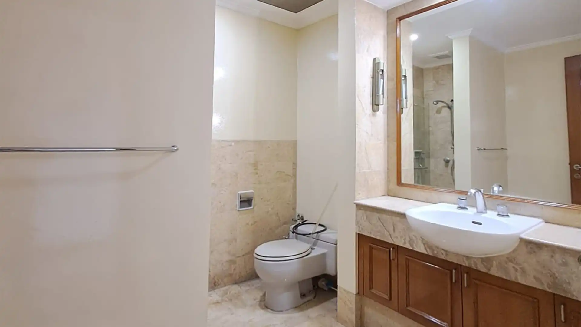 Well-Sized 3BR – Pondok Indah Golf Apartment