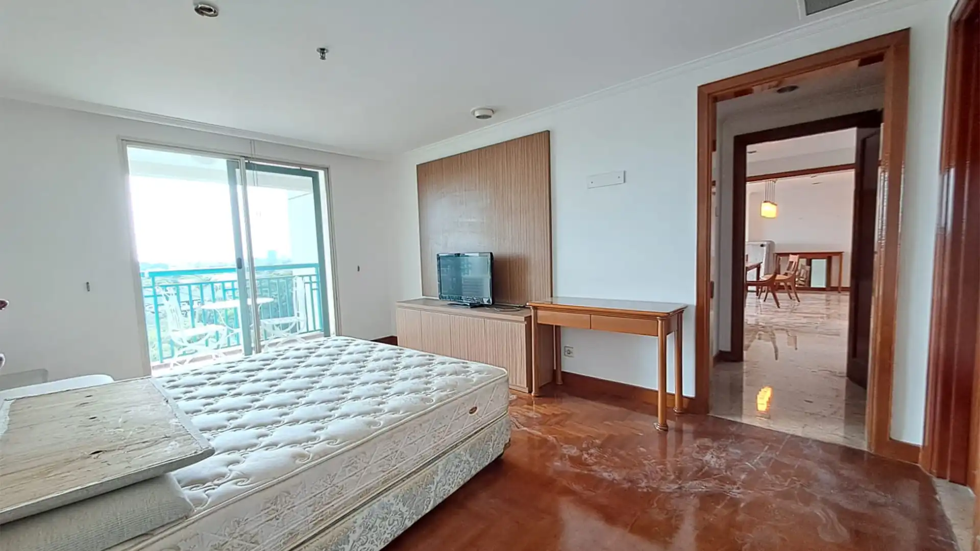 Well-Sized 3BR – Pondok Indah Golf Apartment