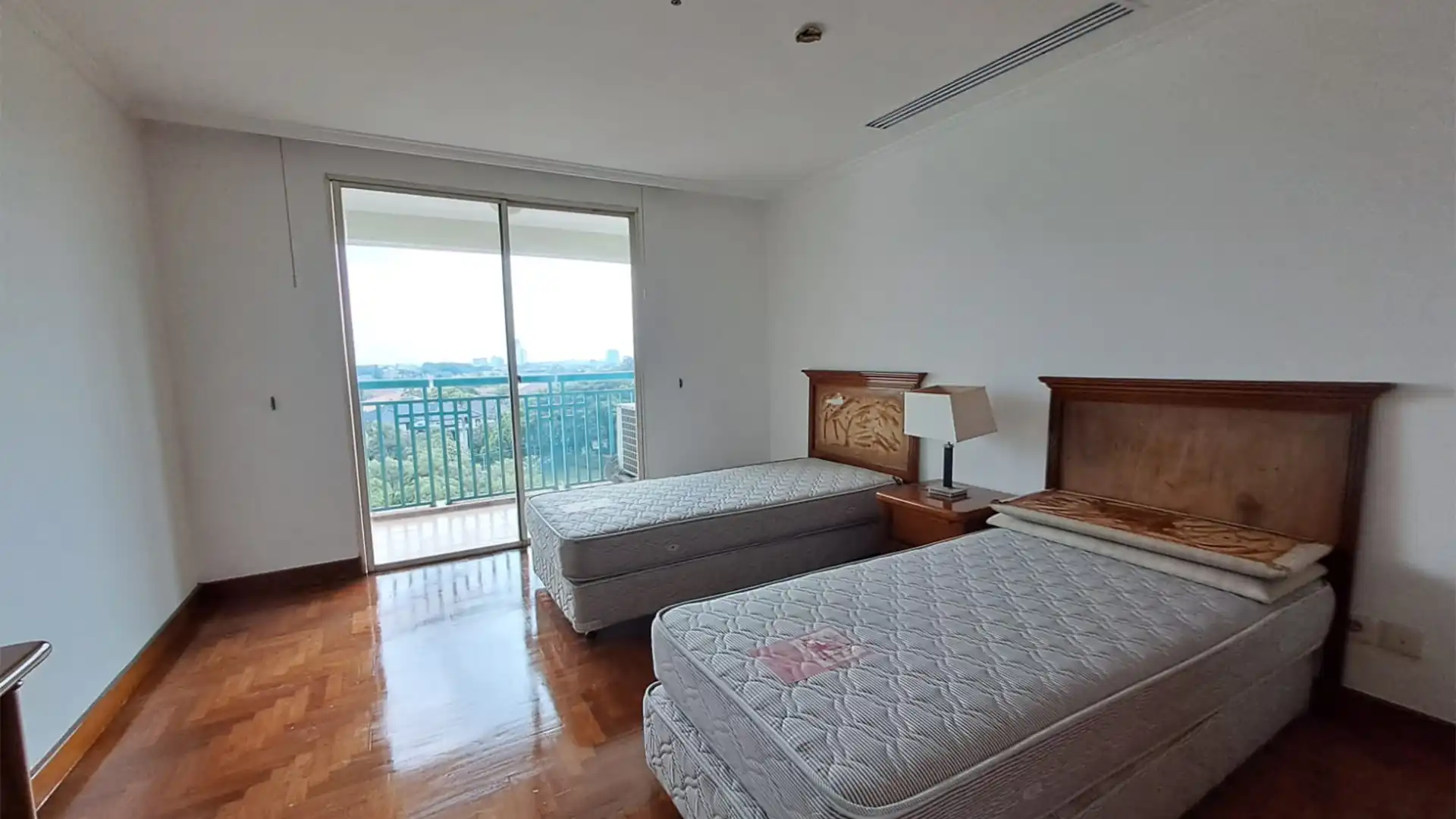 Well-Sized 3BR – Pondok Indah Golf Apartment