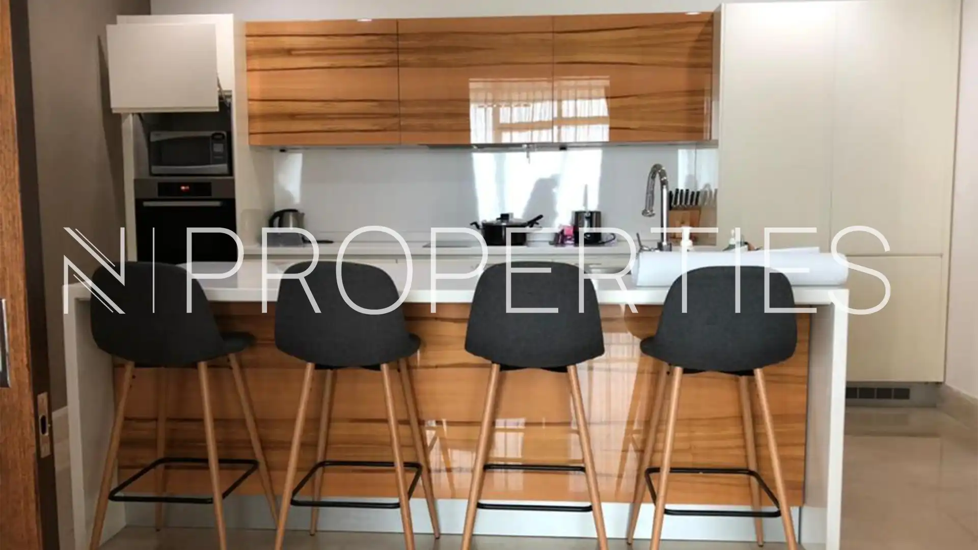 Pondok Indah Golf-4BR-Kitchen & Bar Table Expansive 4BR Residence – Pondok Indah Golf Apartment