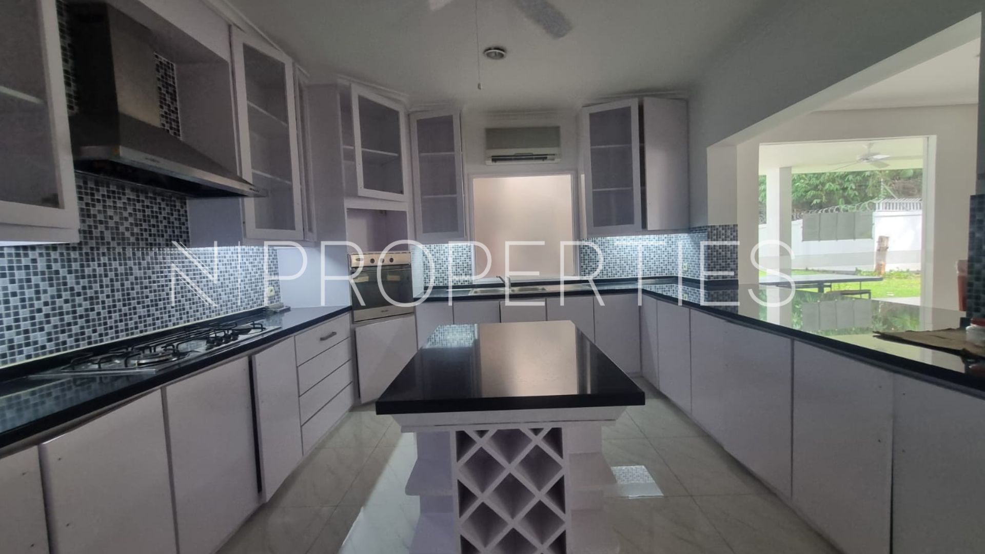Puri Sakti 2 Kav E – Kitchen Cipete – Expansive 4BR Family House