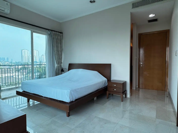 Senayan Residence – Spacious 3BR Apartment