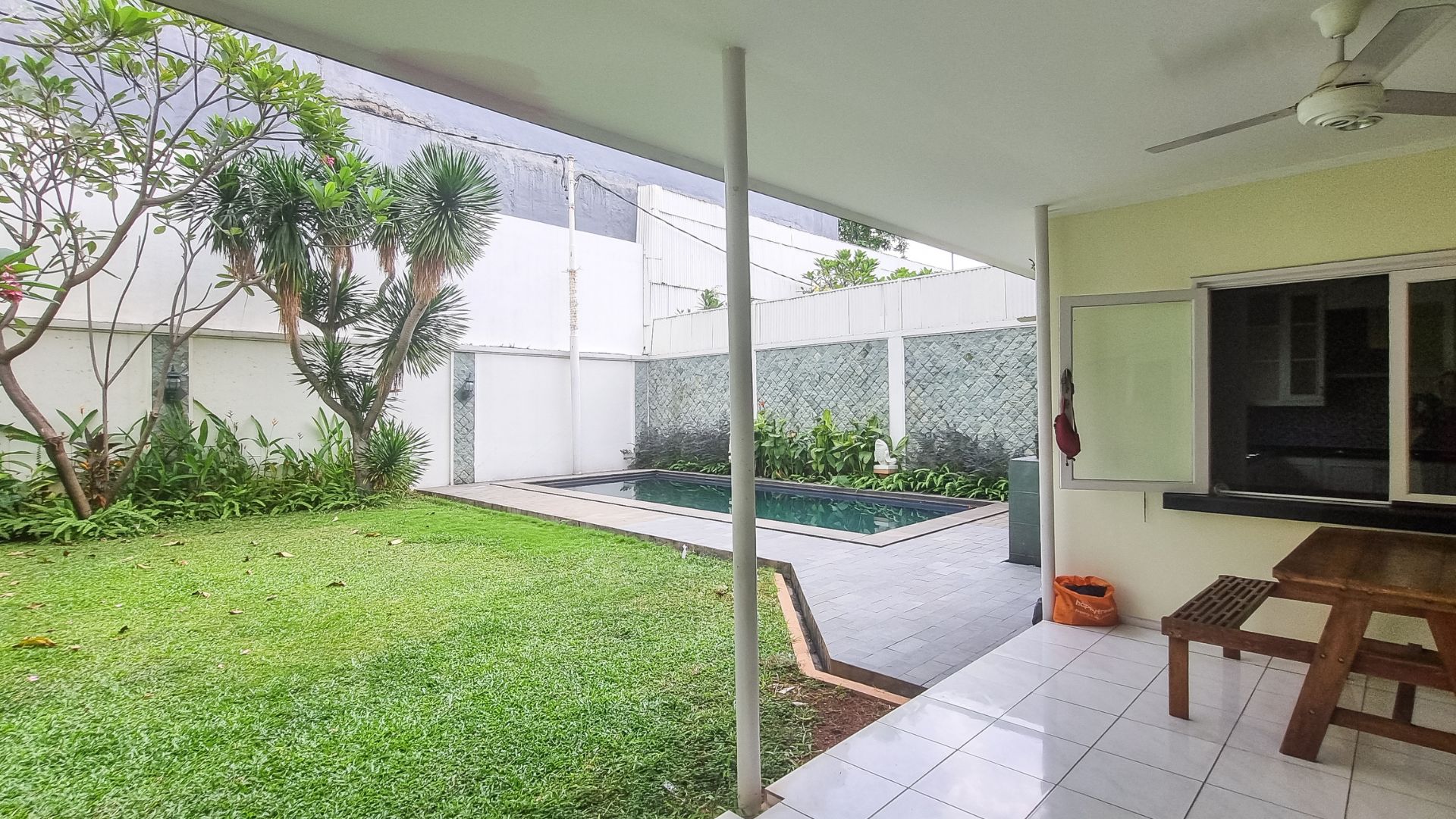TANAH KUSIR 2 UNIT 5 L - Backyard