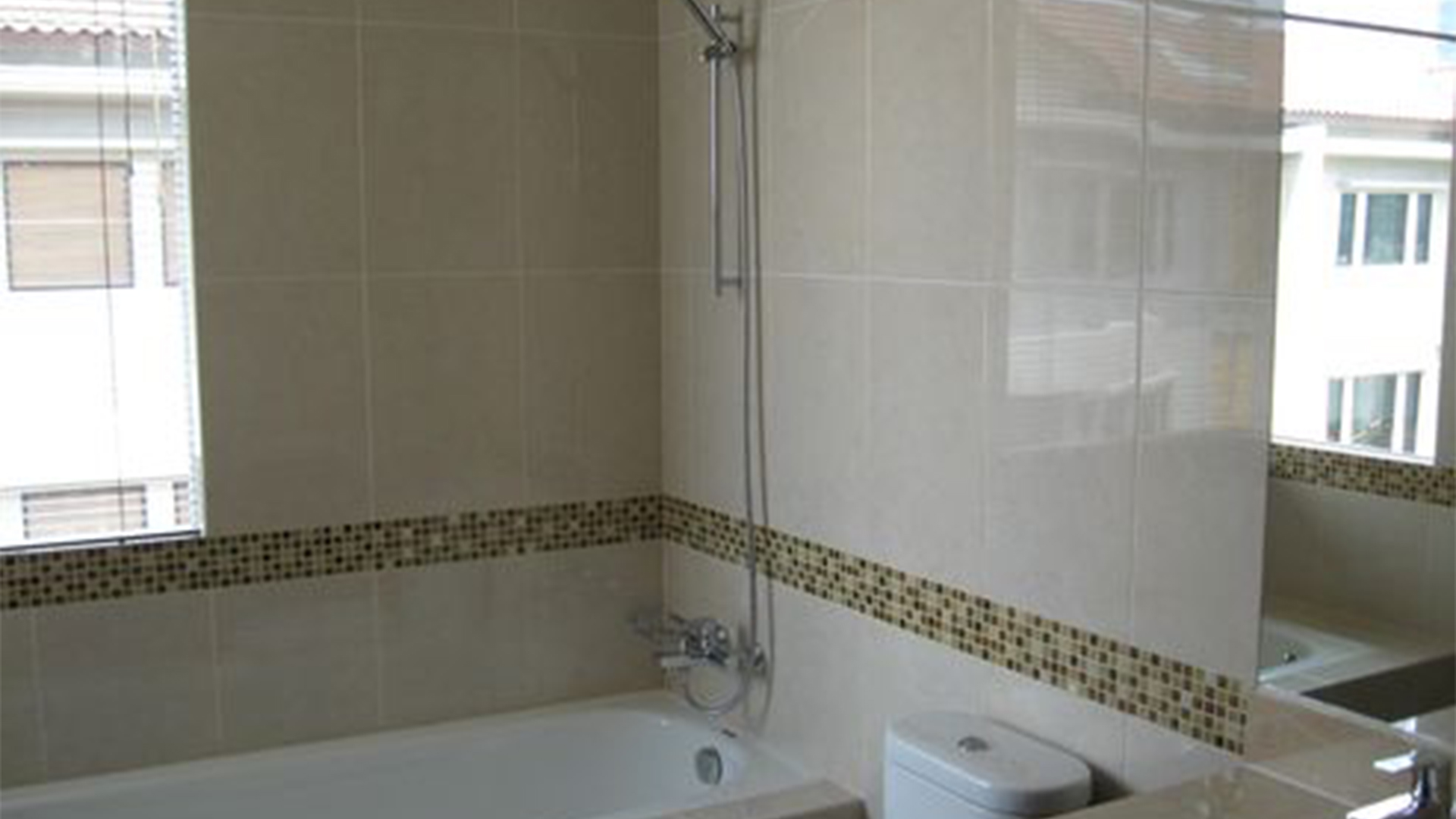 CILANDAK TENGAH 2-4BR-BATHROOM Well-Proportioned 4BR at Cilandak House