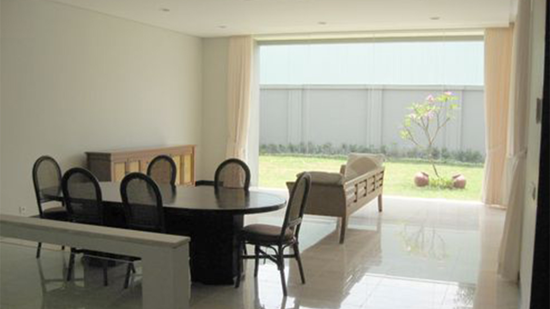 CILANDAK TENGAH 2-4BR-DINING & LIVING AREA Well-Proportioned 4BR at Cilandak House