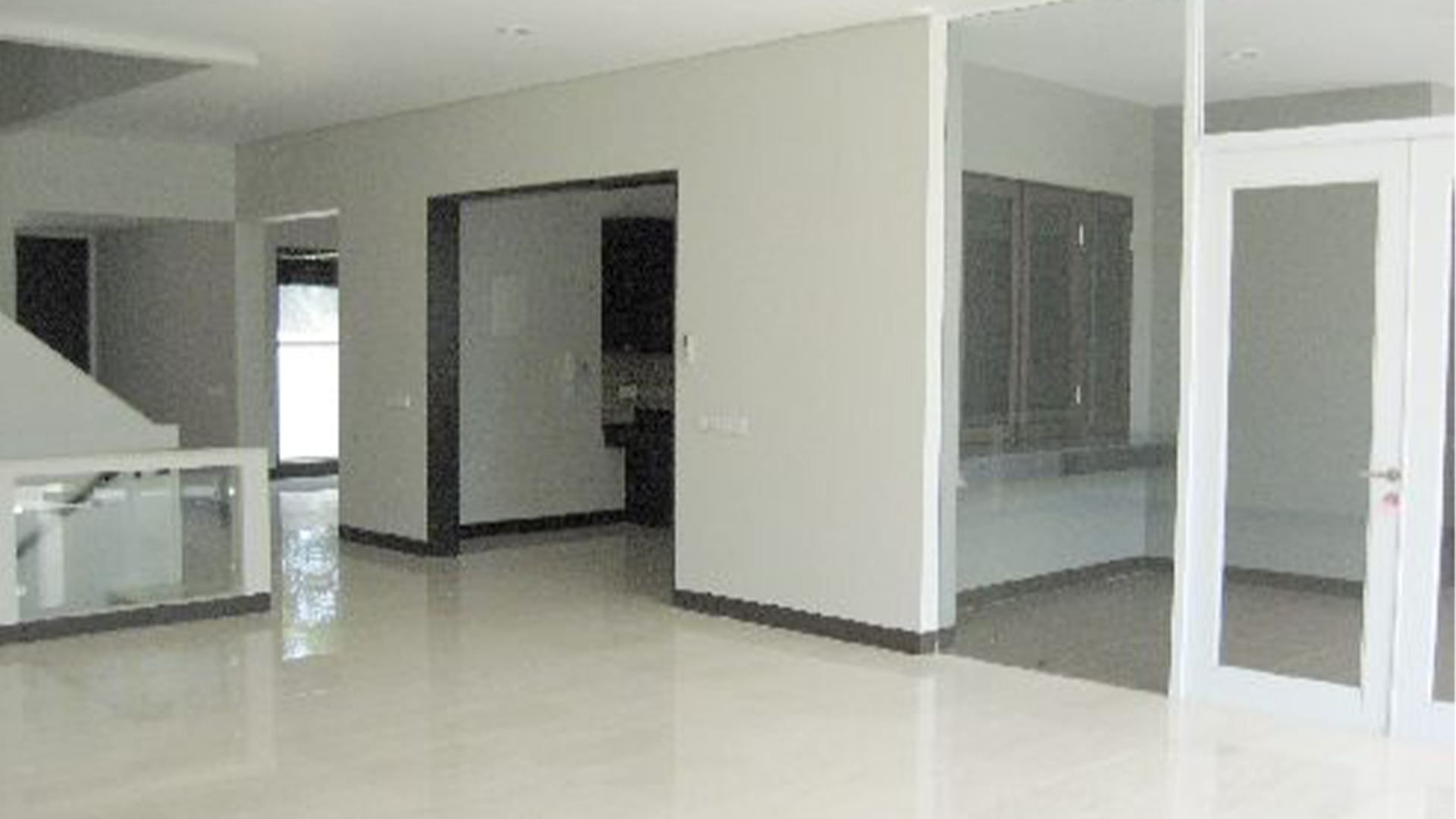 CILANDAK TENGAH 2-4BR-FAMILY AREA AT SECOND FLOOR Prime 4BR Family Residence – Cilandak House