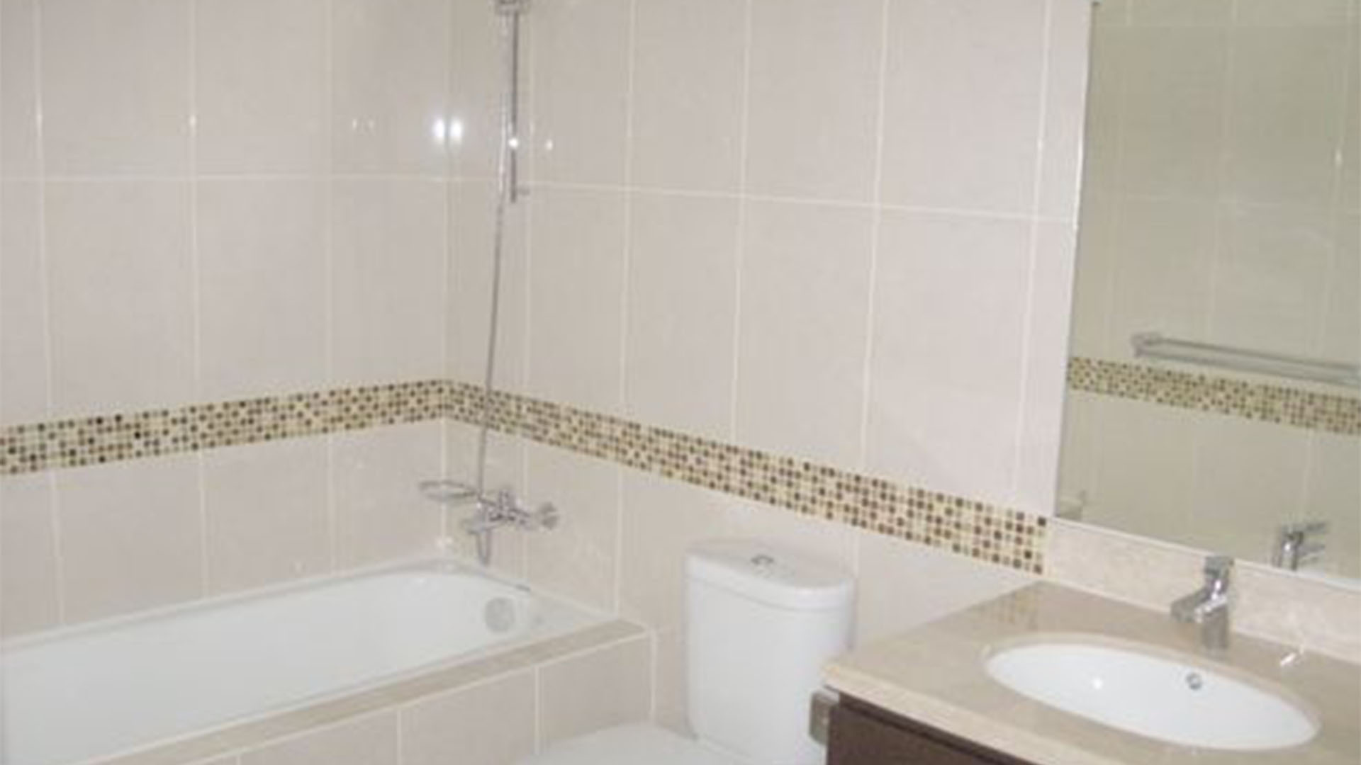 CILANDAK TENGAH 2-5BR-BATHROOM Cilandak House – Spacious 5BR Family Residence