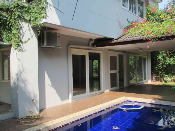 CIPETE-4BR-BACKYARD & SWIMMING POOL