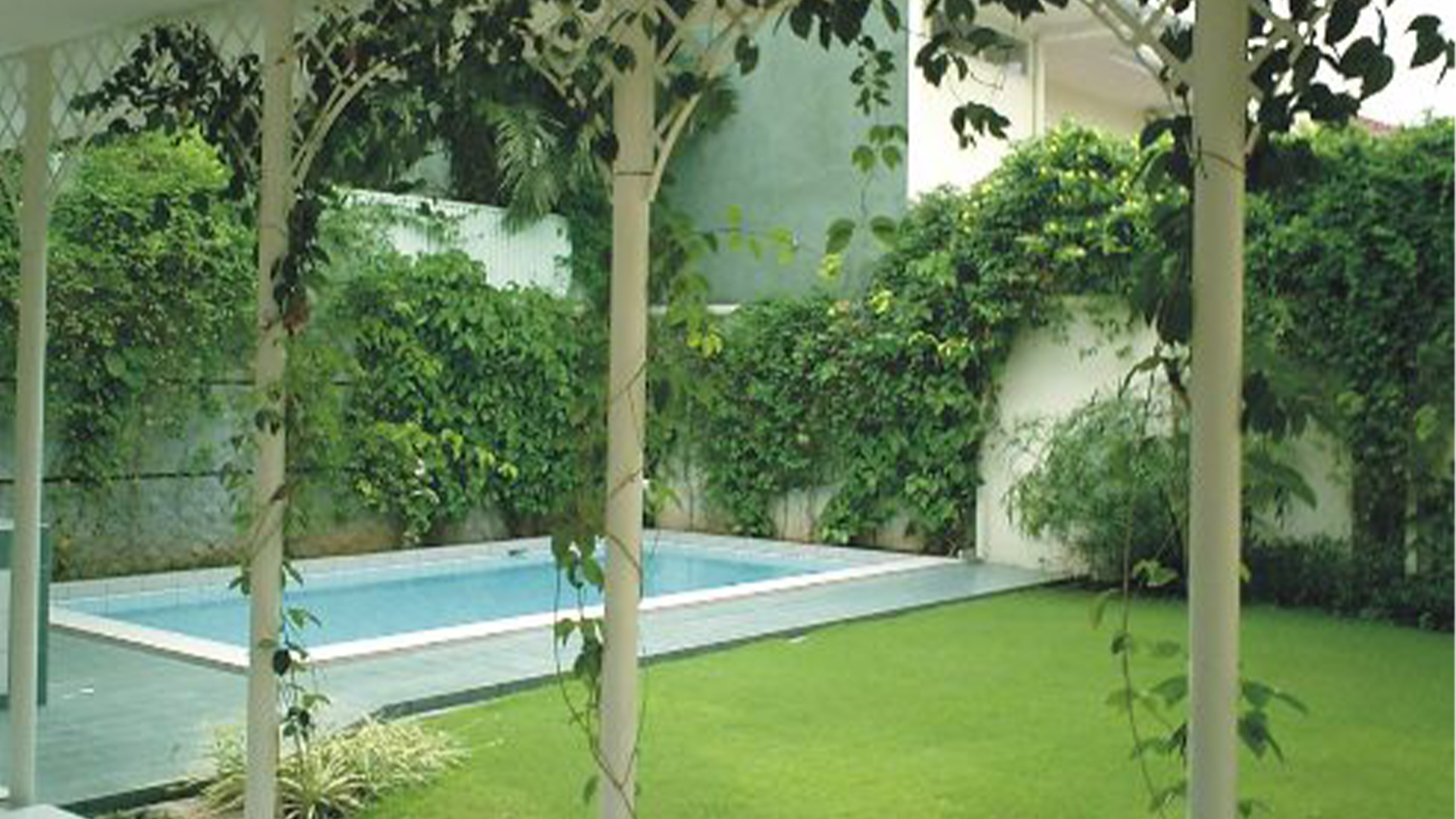 CIPETE-4BR-BACKYARD & SWIMMING POOL Refined 4BR Family Home at Cipete