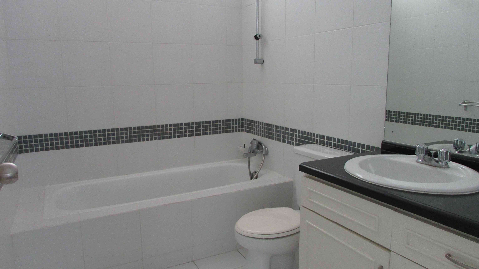 CIPETE-4BR-BATHROOM Stylish 4BR at Cipete House