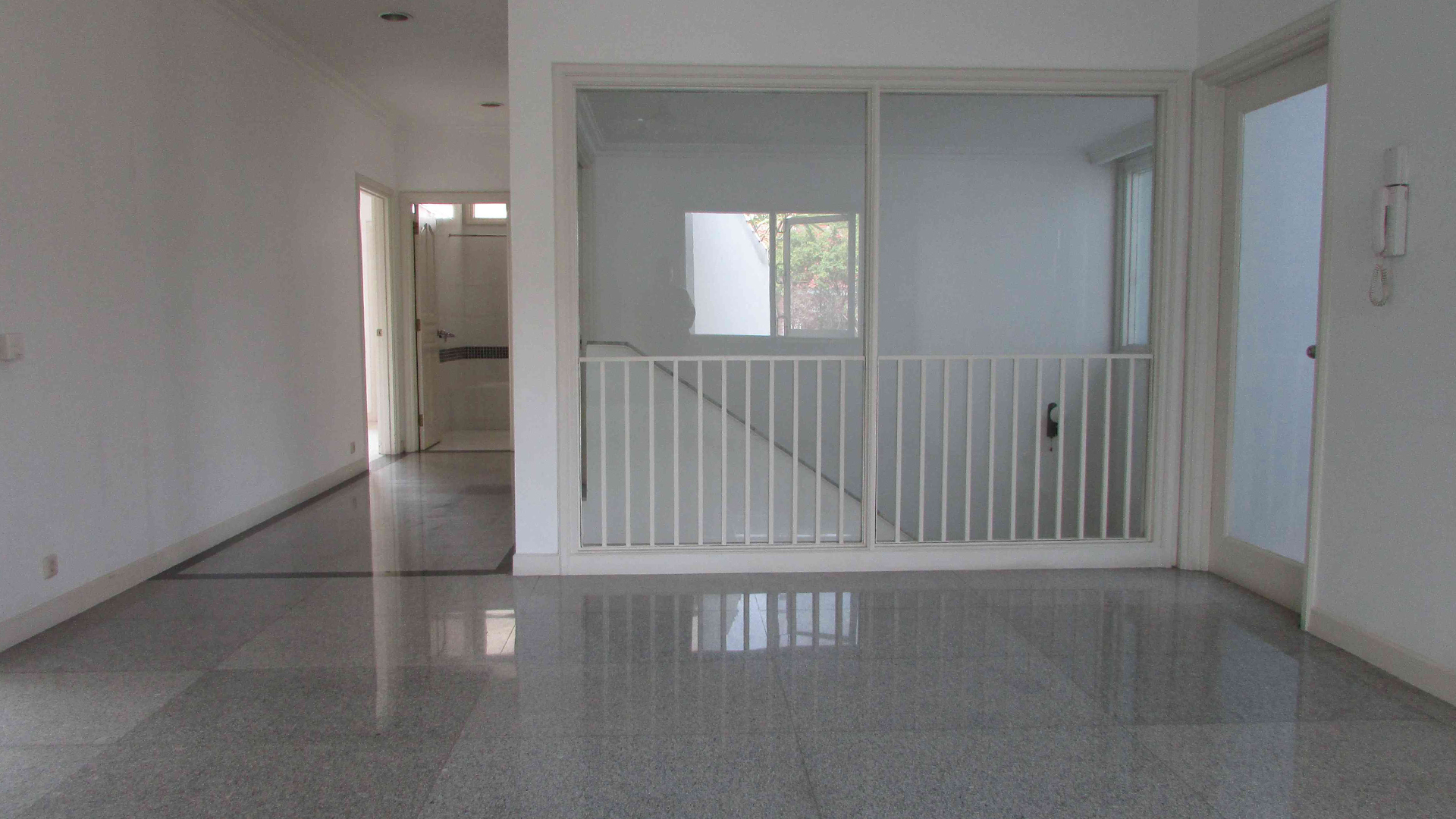 CIPETE-4BR-FAMILY AREA AT SECOND FLOOR Stylish 4BR at Cipete House