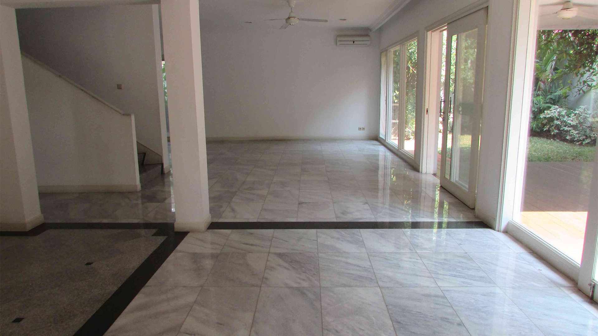 CIPETE-4BR-LIVING AREA 2 Stylish 4BR at Cipete House