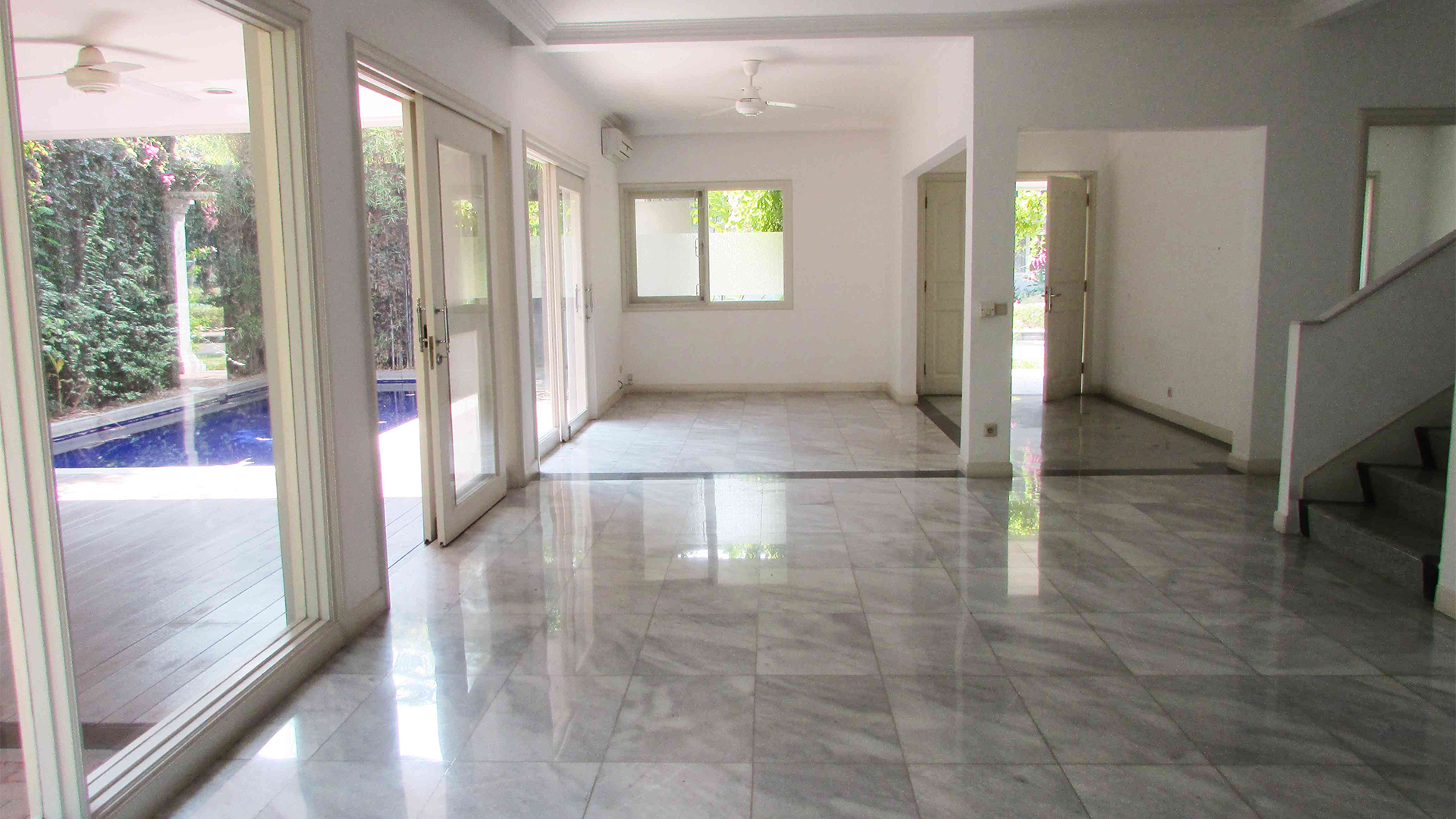CIPETE-4BR-LIVING AREA Stylish 4BR at Cipete House