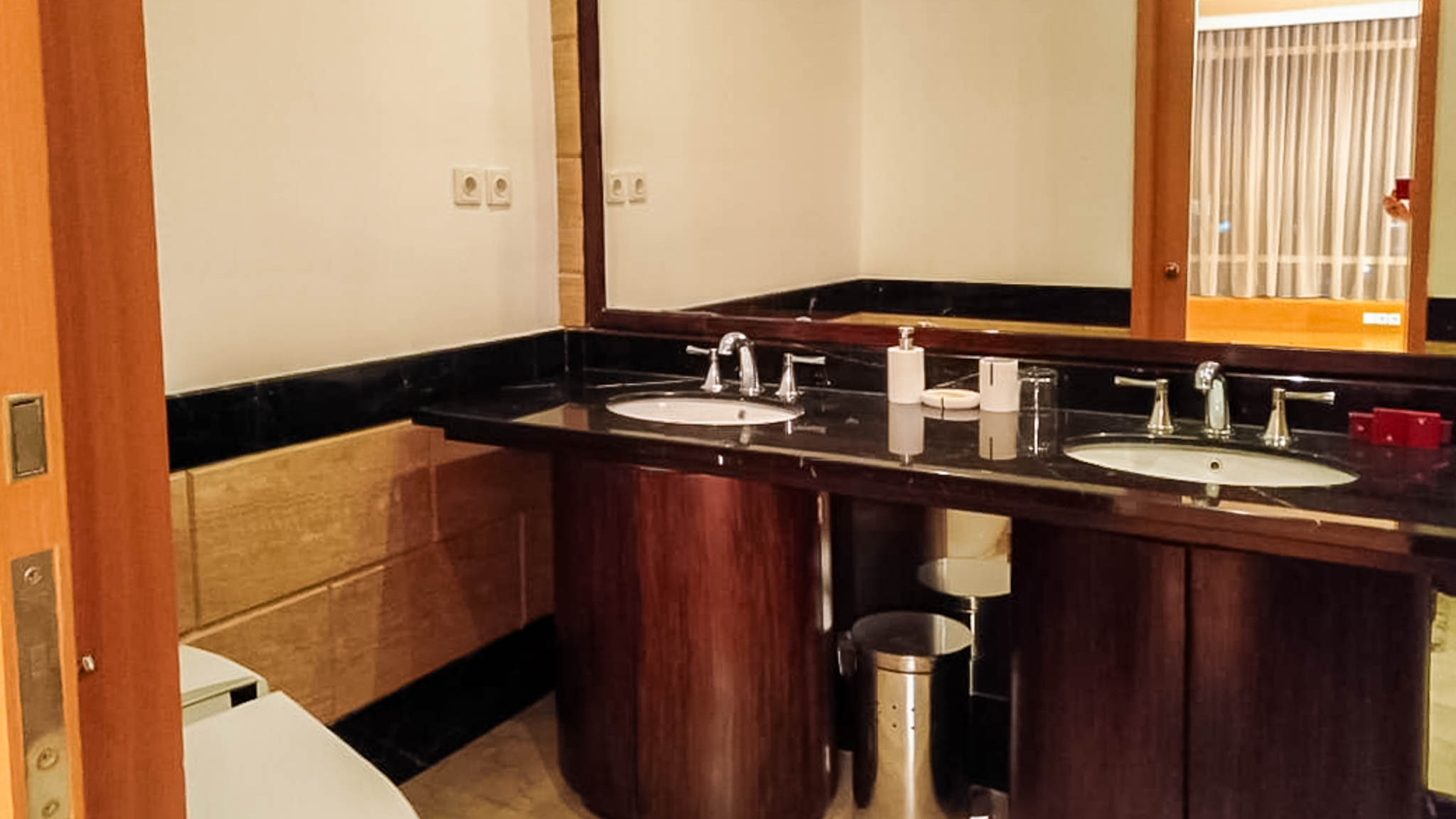 Kempi-57-59F-BATHROOM 3 Ultra-Spacious Family Living in the Heart of Jakarta’s CBD – Kempinski Private Residence 4BR