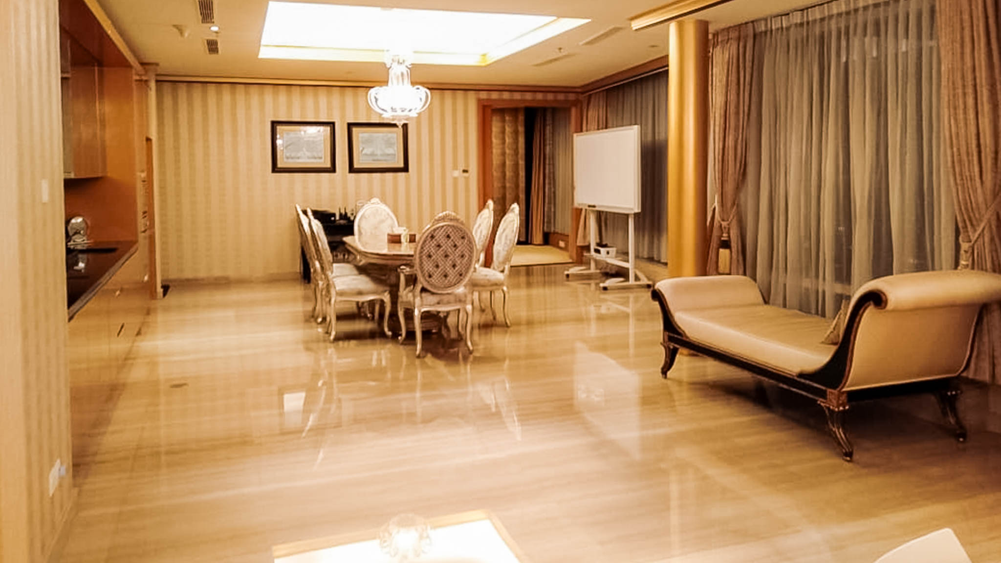 Kempi-57-59F-LIVING & DINING Ultra-Spacious Family Living in the Heart of Jakarta’s CBD – Kempinski Private Residence 4BR