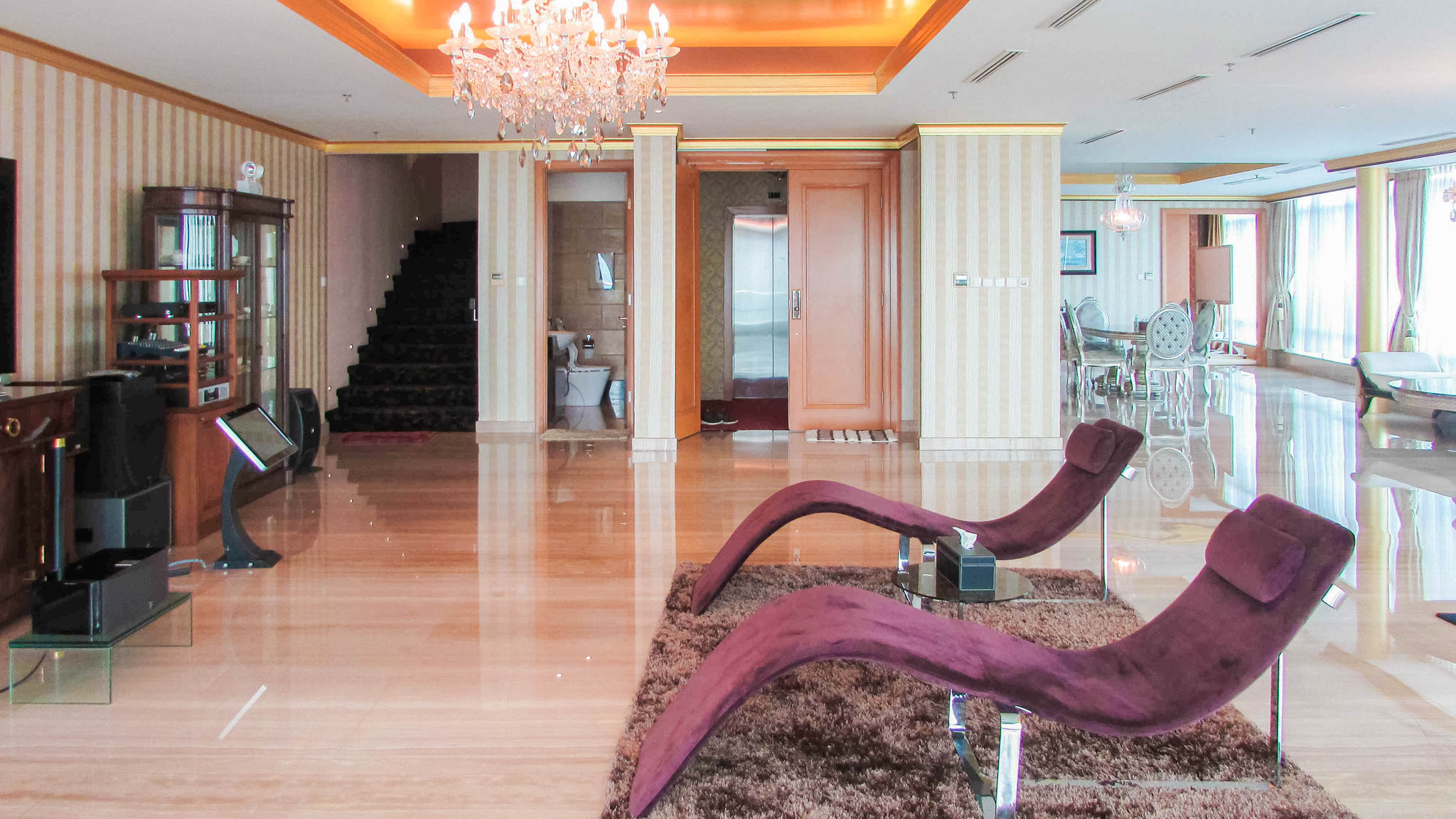 Kempi-57-59F-LIVING ROOM Ultra-Spacious Family Living in the Heart of Jakarta’s CBD – Kempinski Private Residence 4BR