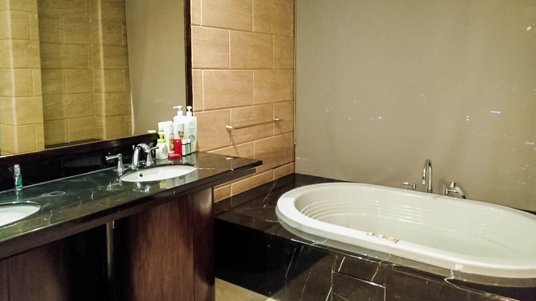 Kempi-57-59F-MASTER BATHROOM 3 Ultra-Spacious Family Living in the Heart of Jakarta’s CBD – Kempinski Private Residence 4BR