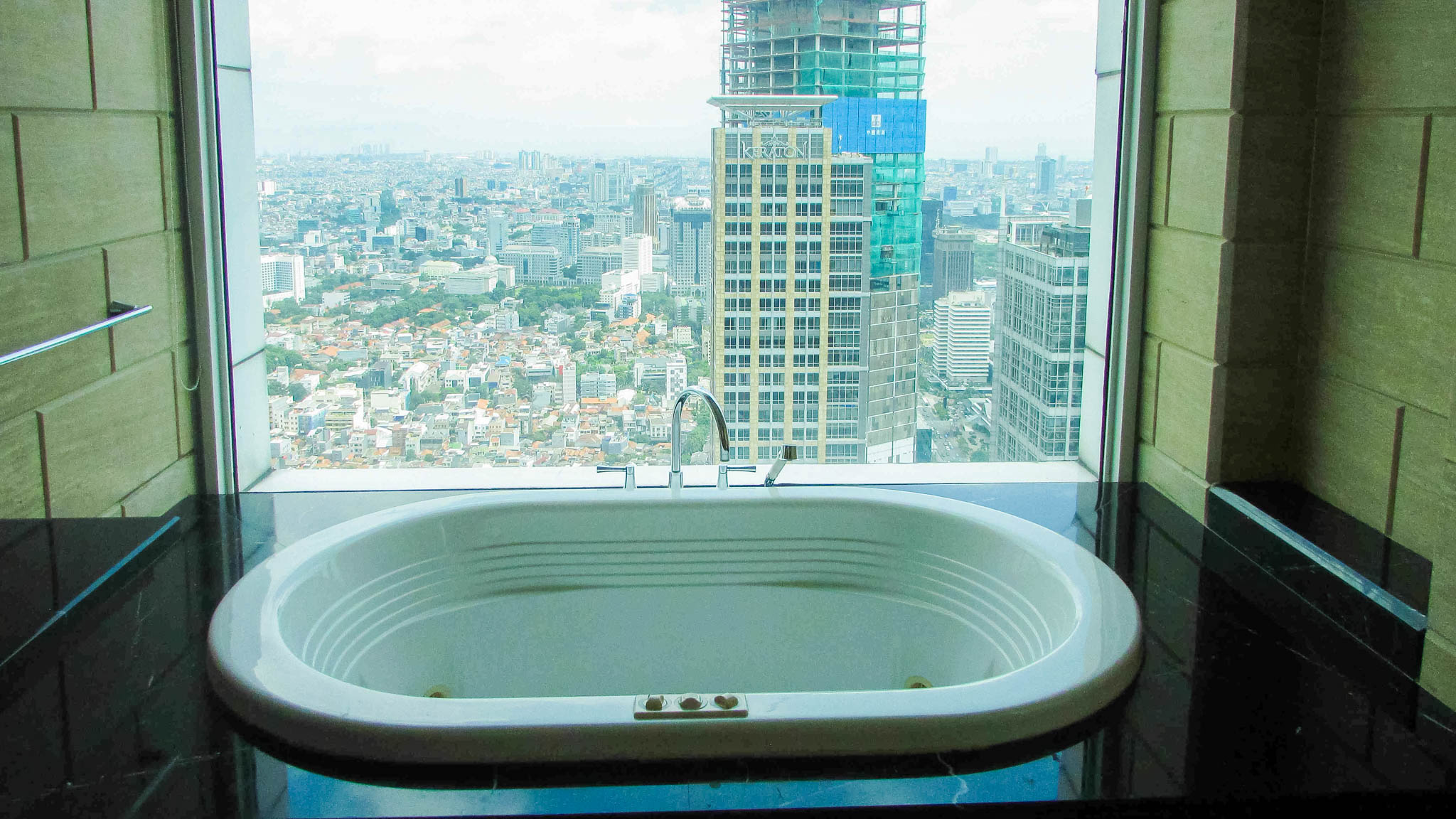 Kempi-57-59F-MASTER BATHROOM Ultra-Spacious Family Living in the Heart of Jakarta’s CBD – Kempinski Private Residence 4BR